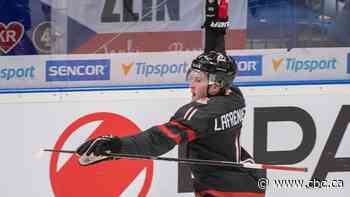 Canada breezes to world junior gold-medal game against Russia