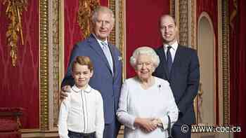 Queen in new photo portrait with 3 heirs to throne