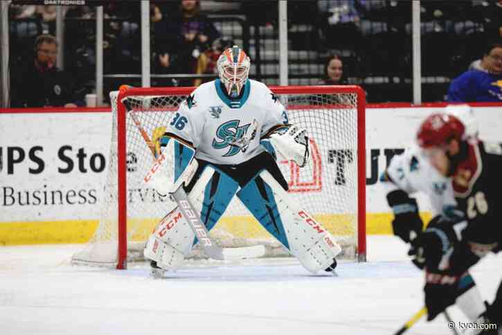 Roadrunners suffer first overtime loss of season