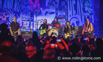 Dave Grohl Reunites With Nirvana Members For Special Performance