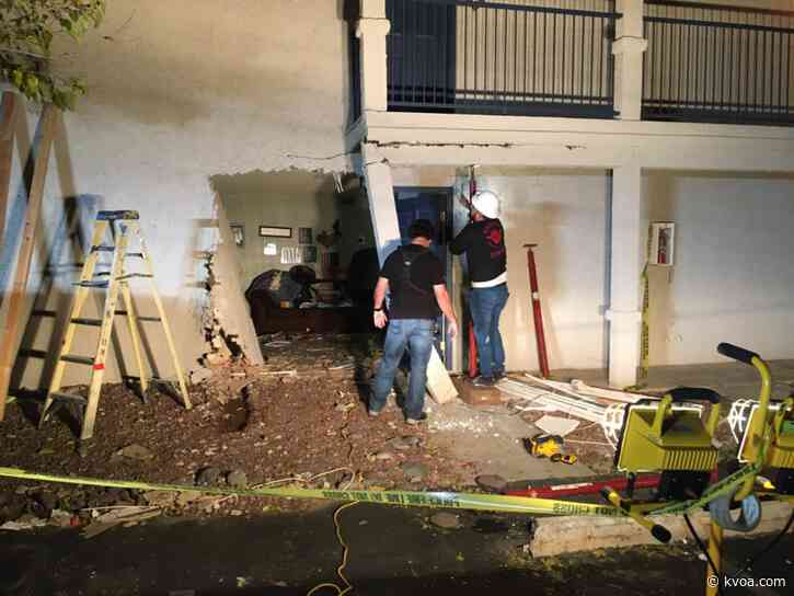 Driver crashes into apartment complex