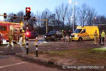 Aanrijding op kruising in Ede, auto's total loss