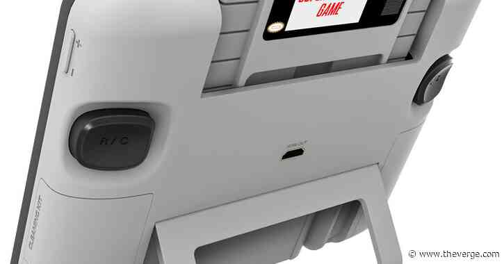 Handheld Super Retro Champ lets you play SNES and Sega Genesis games on the same device