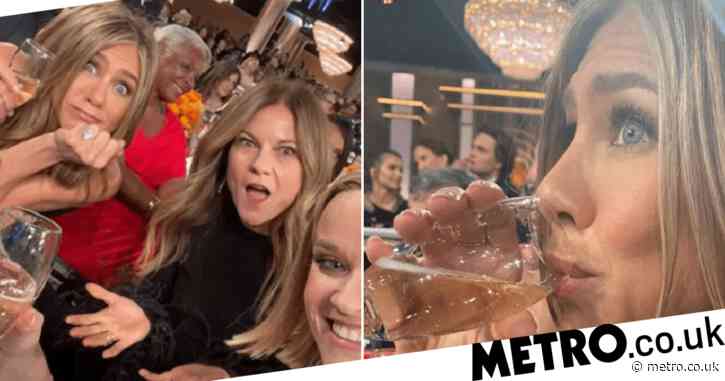 Jennifer Aniston and Reese Witherspoon shamelessly drink Beyonce and Jay Z’s champagne at Golden Globes