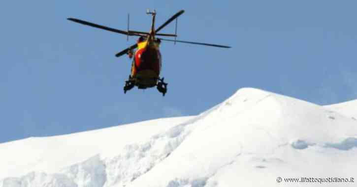 Valle d’Aosta, maestro di sci rimane agganciato all’elicottero e precipita da 400 metri di altezza