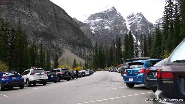 Parks Canada introduces reserved seats for shuttles between Lake Louise and Moraine Lake