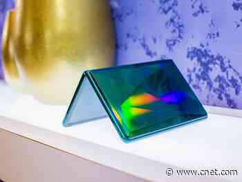 Hands-on with TCL's newest foldable phone (it'll cost less than the Razr)     - CNET