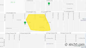 Southeast Fresno traffic light loses power after vehicle crashes into pole