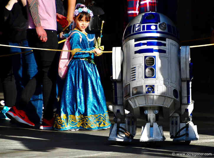 R2-D2 finally joins cast of Star Wars characters roaming around Disneyland’s Galaxy’s Edge