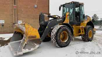 Snowfall ahead of deep freeze leads to seasonal parking ban in Edmonton