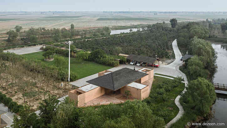 Arch Studio surrounds holiday house in China with covered courtyards