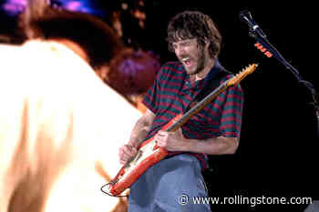 Flashback: Red Hot Chili Peppers Jam With John Frusciante at 2007 Tour Finale