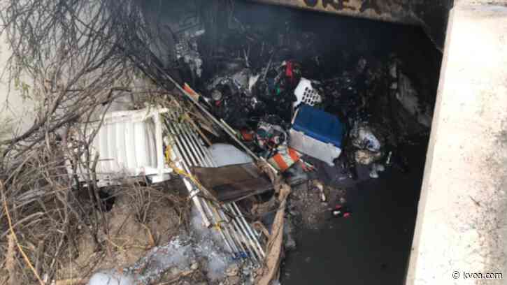 Crews extinguish north side trash fire