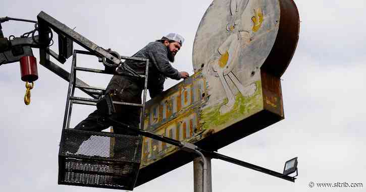 Holladay’s Cotton Bottom Inn iconic sign removed for restoration
