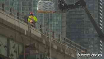 'Sleepless in Toronto': Non-stop Gardiner construction keeping neighbours up at night