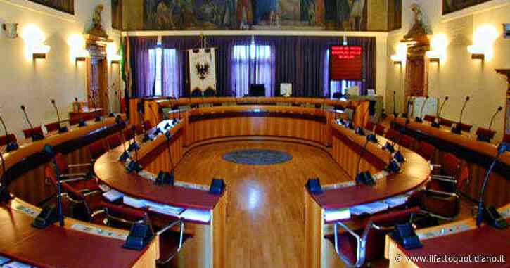Trento, tre pentastellati su tre annunciano l’addio: il M5s sparisce dal Consiglio comunale