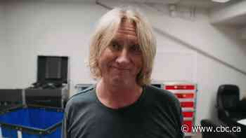 FirstOntario Centre stinks like '10,000 asses,' says Def Leppard as debate around arena continues