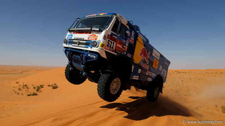 If you like seeing vehicles catch air, because we do, here's a Dakar photo gallery