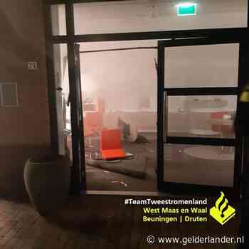 Ramkraak bij opticien Schippers aan Julianaplein in Beuningen