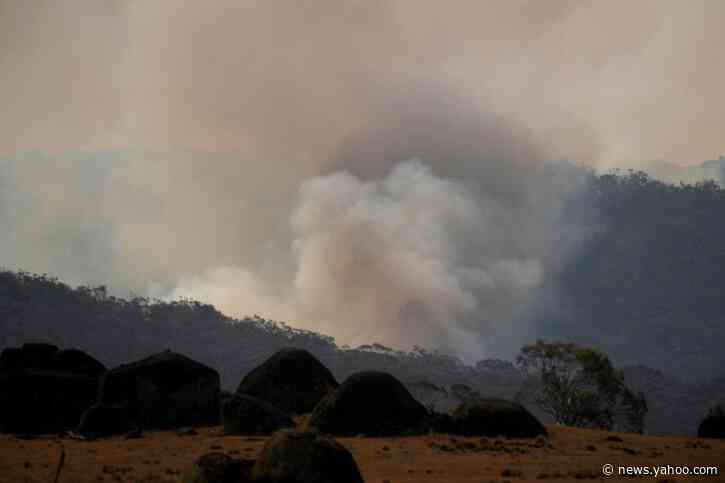 Australian firefighter dies battling blazes, raising death toll to 28