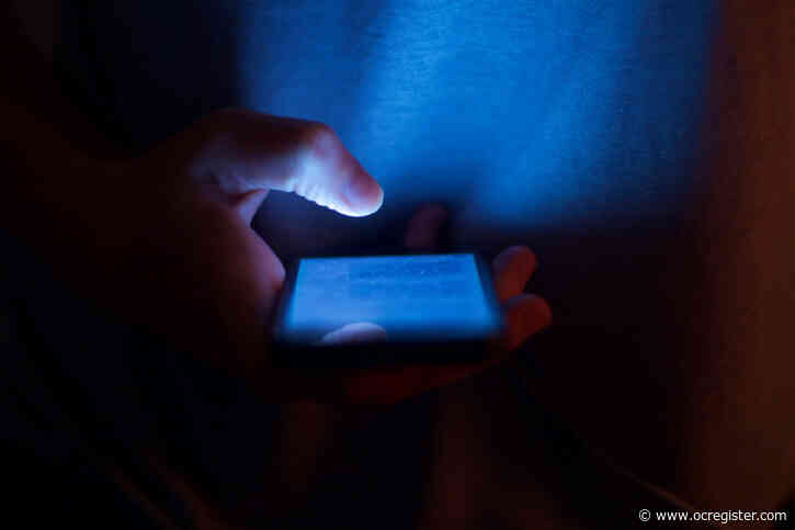 New bill would make it illegal to send an unsolicited nude photos in California