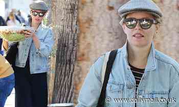 Elizabeth Banks snags a gigantic salad to-go as she strolls through a farmer's market while out