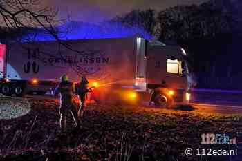 Vrachtwagen vliegt in brand op de A12 bij Bennekom