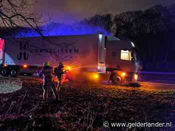 Vrachtwagen in brand op A12, twee rijstroken dicht