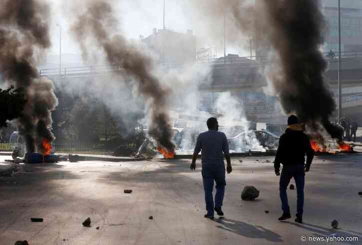 Lebanon security forces fire tear gas, clash with protesters near central bank