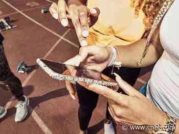 These popular apps are sharing personal data with dozens of companies, study says     - CNET