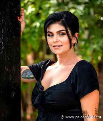 Roxeanne is dolverliefd en Xelly deelt foto waarop ze 8 kilo is aangekomen