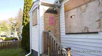 Saskatoon fire inspectors could start 'peeling the layers off' boarded up homes issue