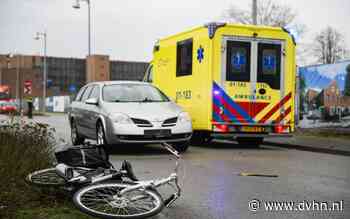 Fietser gewond bij aanrijding met auto in Hoogezand, Kerkstraat afgesloten