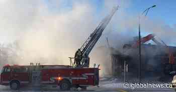 Fire crews battle blaze at Wetaskiwin apartment building