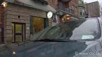 U of T security officers avoid paying for parking with plain white paper on dashboard