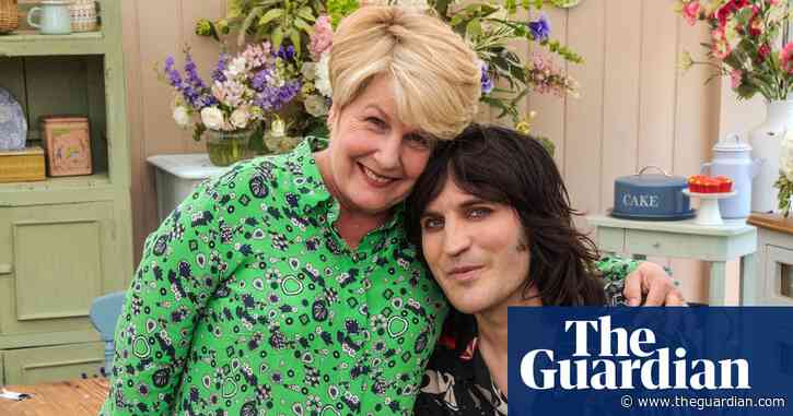 Sandi Toksvig quits Great British Bake Off