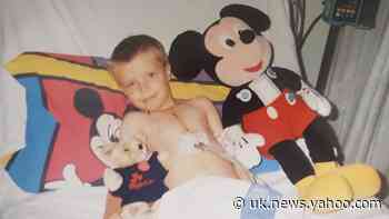 Boxer inspires young patients at hospital where he had open heart surgery