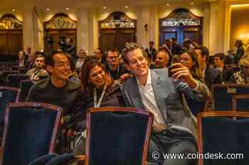 Currency ‘Cold War’ Takes Center Stage at Pre-Davos Crypto Confab