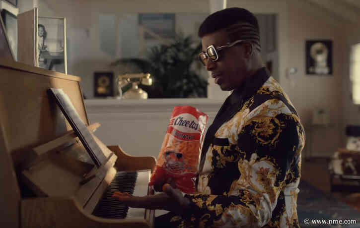 MC Hammer “can’t touch this” piano in Super Bowl advert that nods to ’90s hit