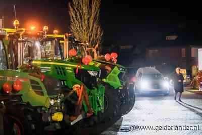 Erehaag met trekkers voor verongelukte Bart (17)