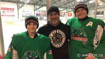 'Never be scared' to talk about mental health says Thunder Bay peewee hockey team
