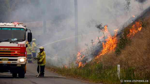 Canadian fire specialists land in Australia to fight wildfire