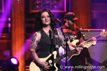 Ashley McBryde Sings Smoldering ‘One Night Standards’ on ‘Fallon’