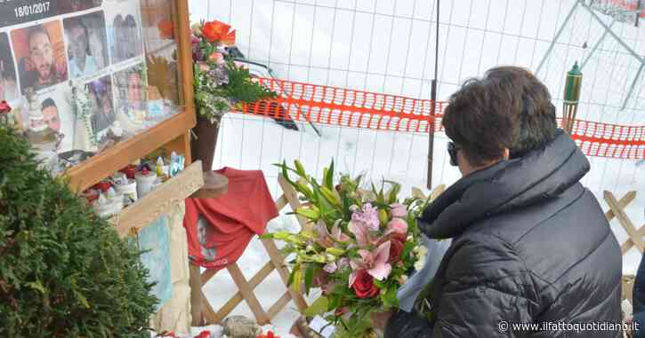 Rigopiano, la commemorazione tre anni dopo la strage. Bonafede: “Lo Stato chiede scusa. Scrivere leggi per evitare tragedie”