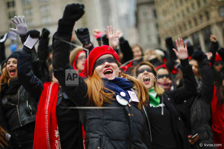 Thousands gather for Women’s March rallies across the US