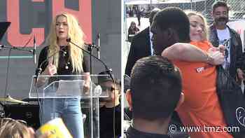Amber Heard Talks in Sign Language at Women's March