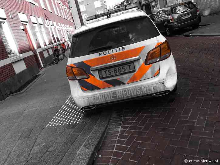 Politieagenten bekogeld met flessen en stenen door tientallen jongeren in Groningen