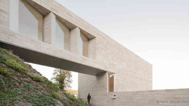 Bridge links historic German museum to travertine-clad extension