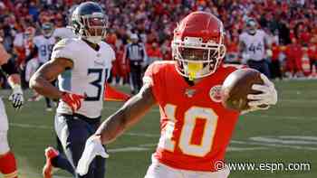 Tyreek Hill scores two first-half touchdowns for Chiefs