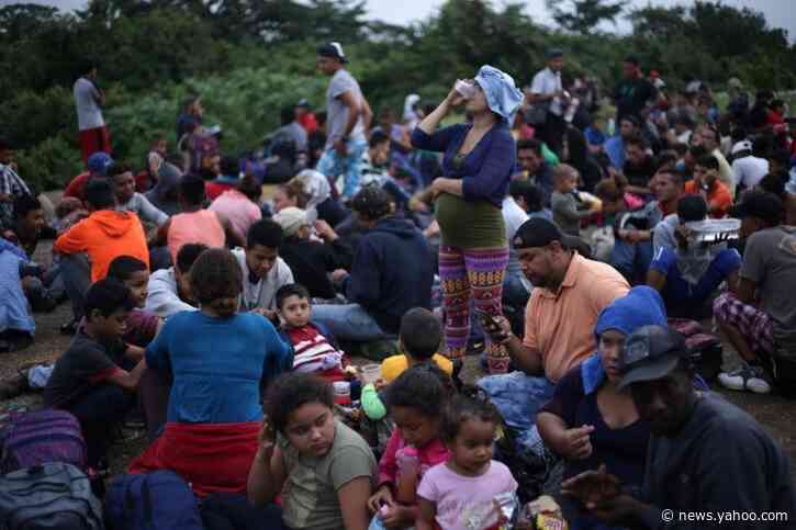 Migrant caravan gathers on Guatemala border to enter Mexico en masse